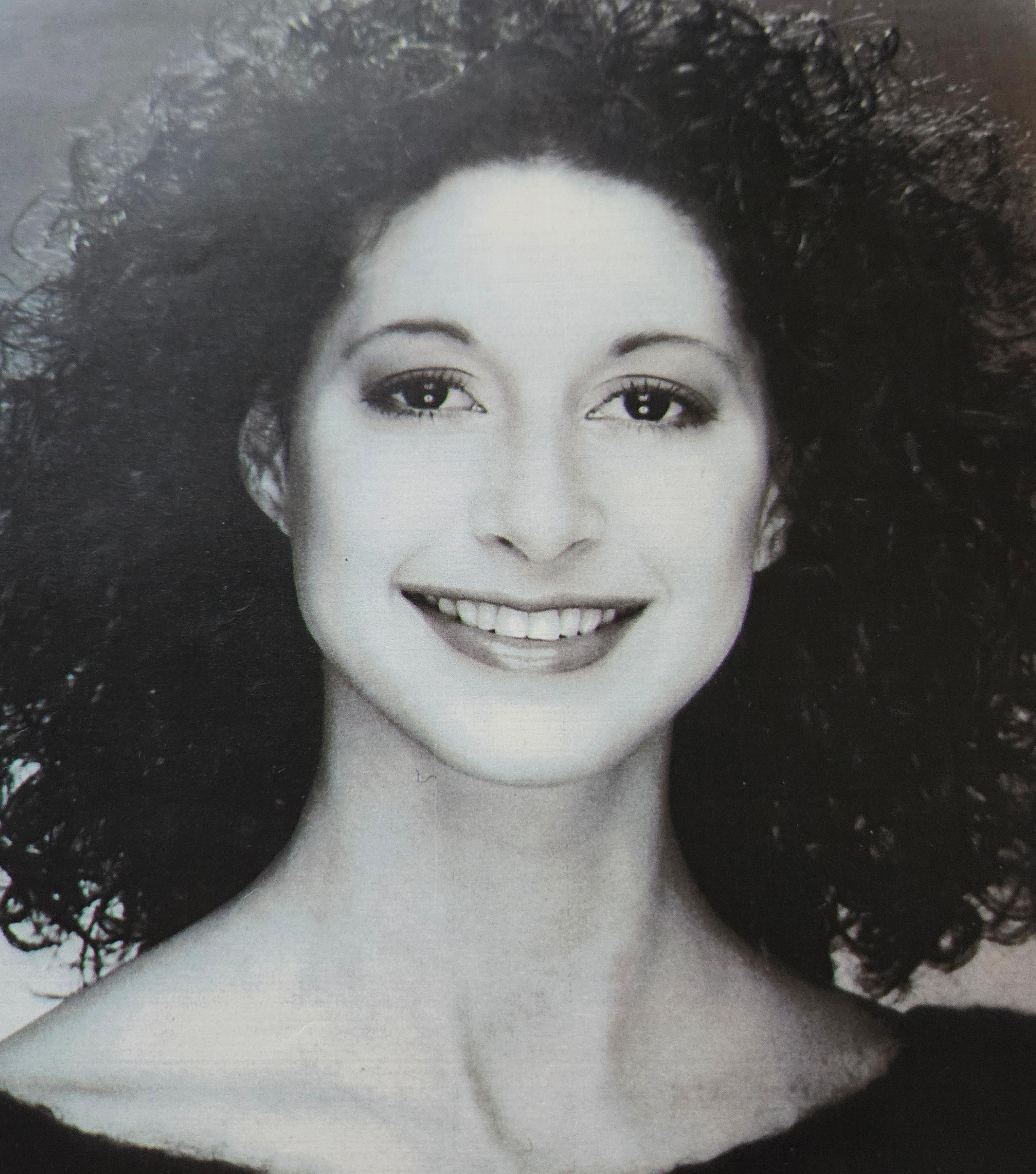 headshot of Lynn Glauber-Mandel in black and white