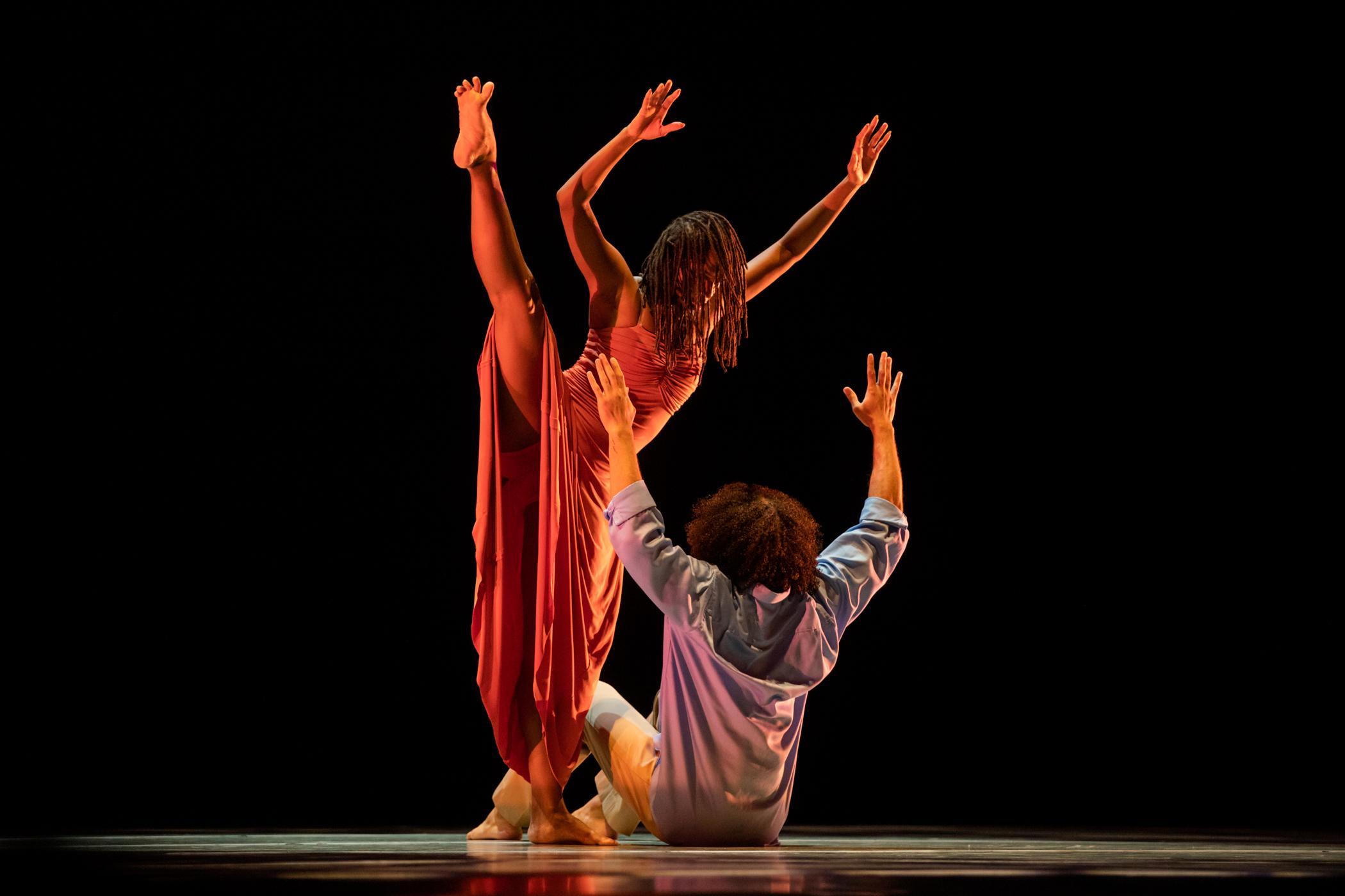 AAADT's James Gilmer and Ashley Mayeux in Robert Battle's Unfold